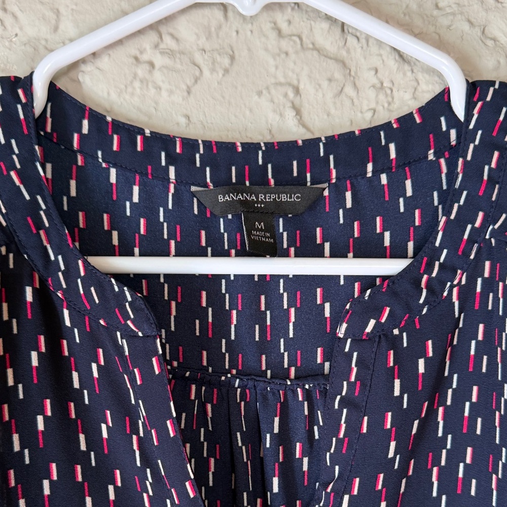 Banana Republic Navy Short Sleeve Blouse with Pink and White Dash Print - Picture 2 of 4